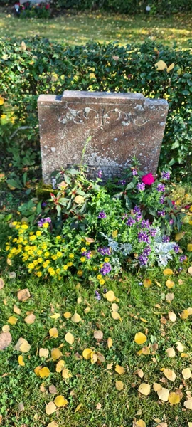 Grave number: M D   64
