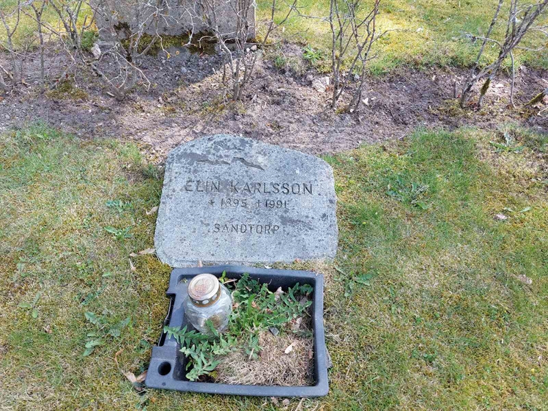 Grave number: HÖ 5   28