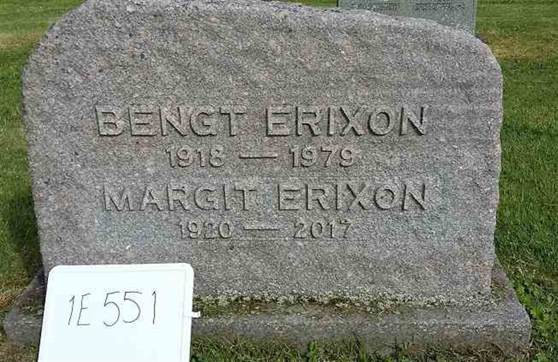 Grave number: 1 E   551