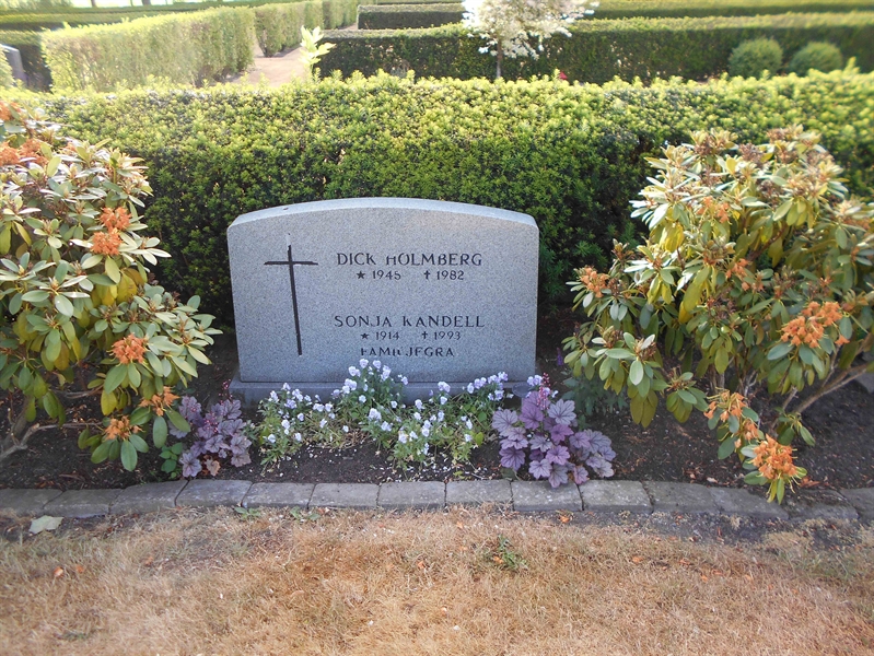 Grave number: HK G   1-3