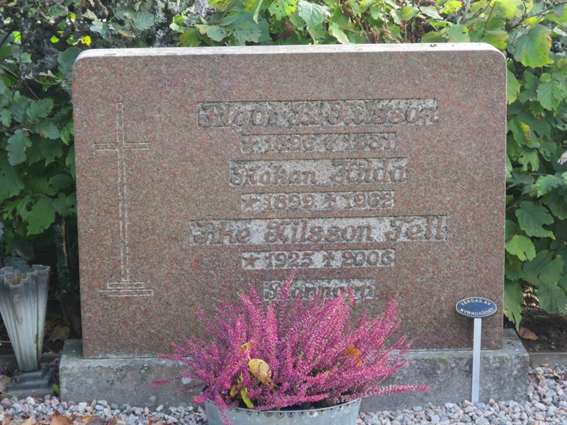 Grave number: HK J     9, 10