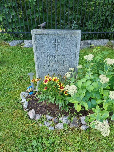 Grave number: 1 33   24
