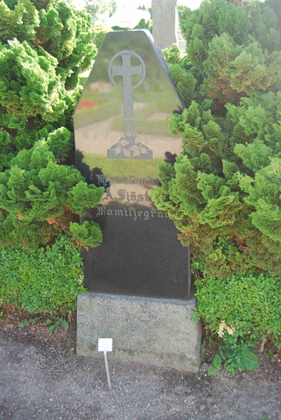 Grave number: RÄ 5    52-54