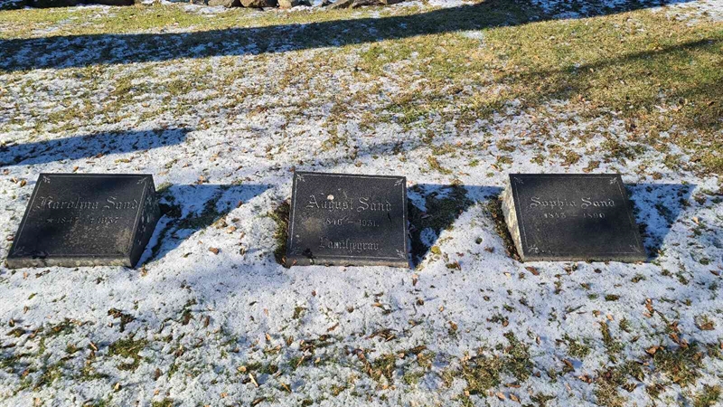 Grave number: M G 03 13-15