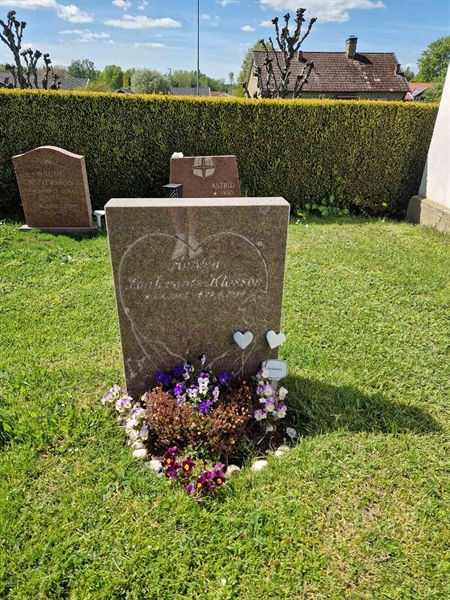 Grave number: 04 D   92