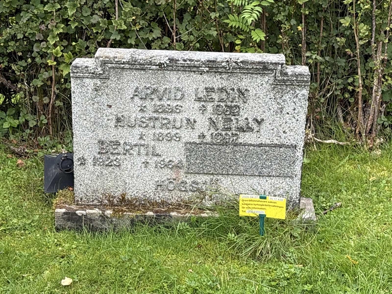 Grave number: IN 17   424
