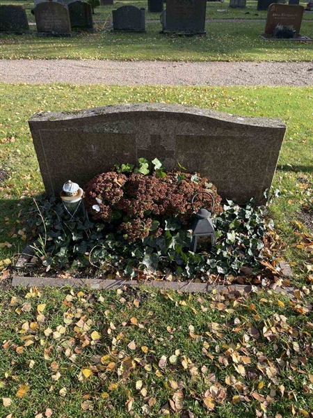 Grave number: VV 5   399, 400, 401, 402, 403