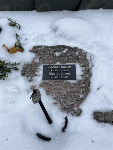 Gravnummer: SJ.A P    24