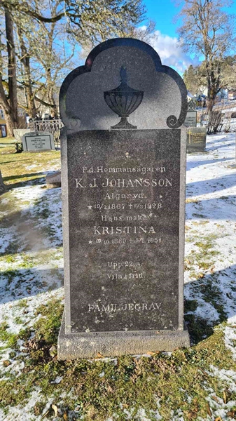 Grave number: M G 01 82-83