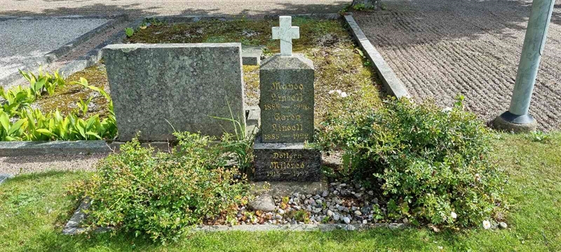 Grave number: LM 3 52  008