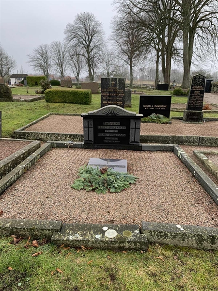 Grave number: SÖ B    70, 71