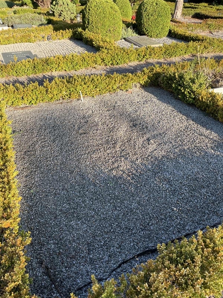 Grave number: NK X 144-145