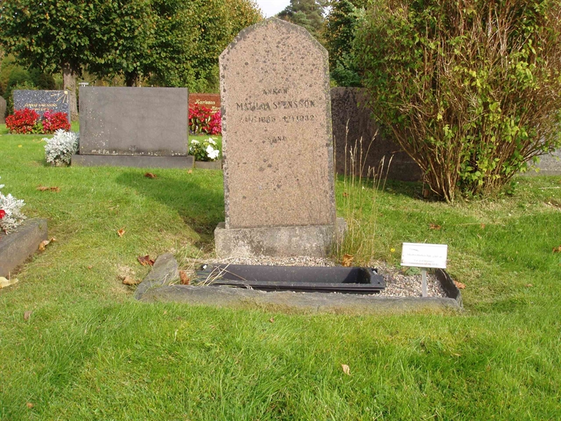 Grave number: HJ   851
