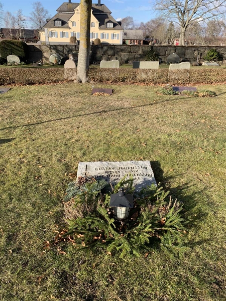 Grave number: SÖ H    28, 29