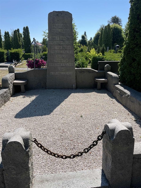 Grave number: NK V     8