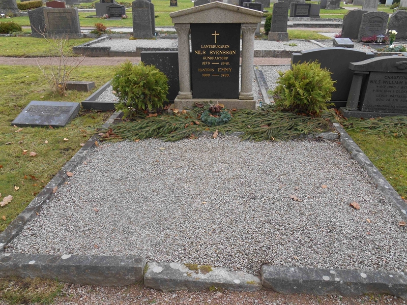 Grave number: Vitt G11   241, 242