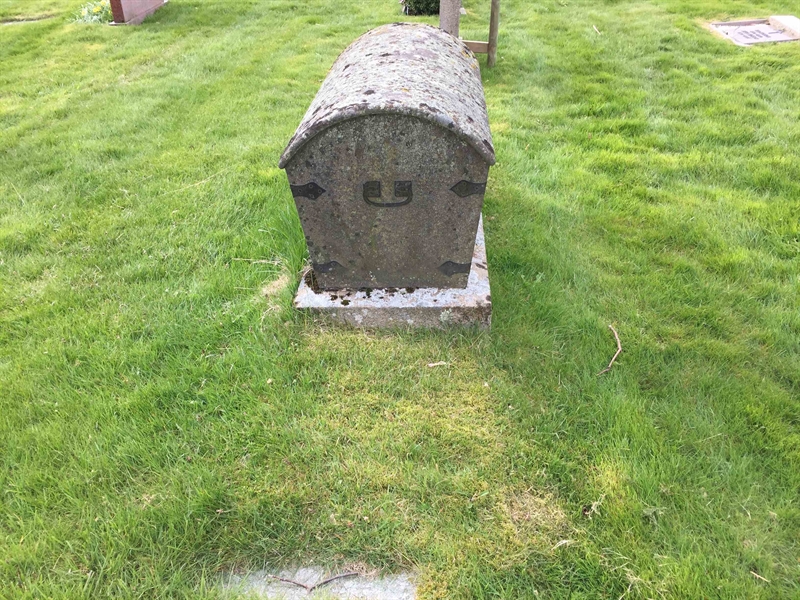 Grave number: ÖKK 2   137, 138, 139