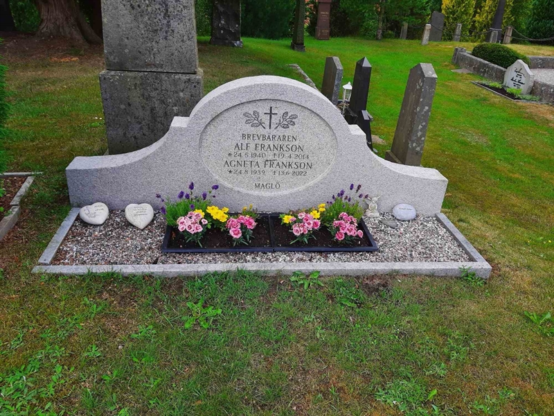 Grave number: M1 M    37, 38