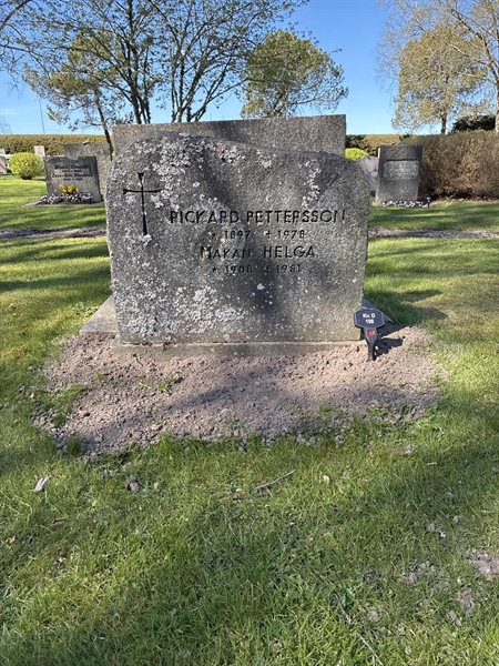 Hautatunnus: 22 D   198