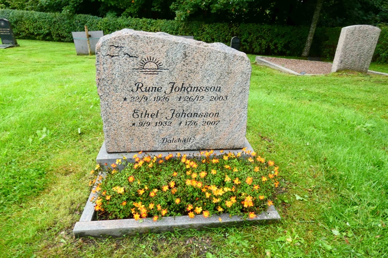 Grave number: TÖ 6   388, 389