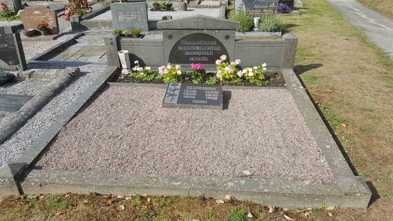 Grave number: LG 001  0066, 0067