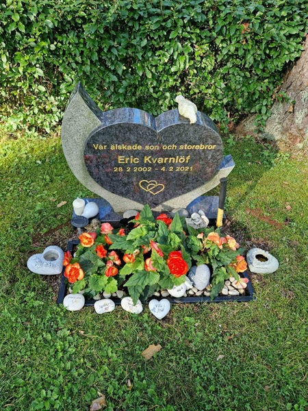 Gravnummer: 1 KV16   209-211