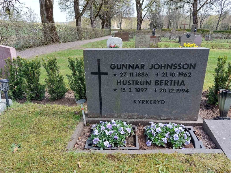 Grave number: HÖ 6   16, 17
