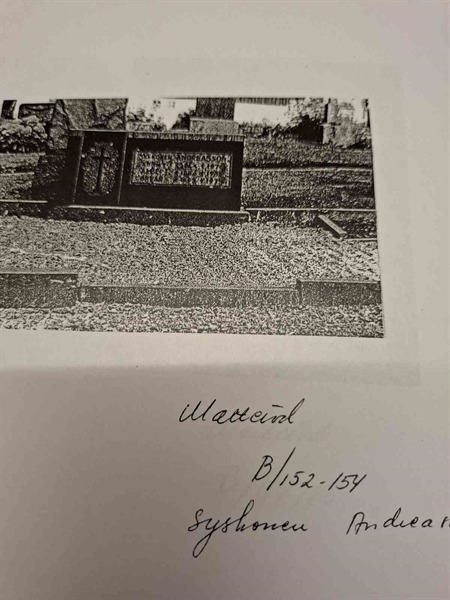 Gravnummer: 40 B   152-154