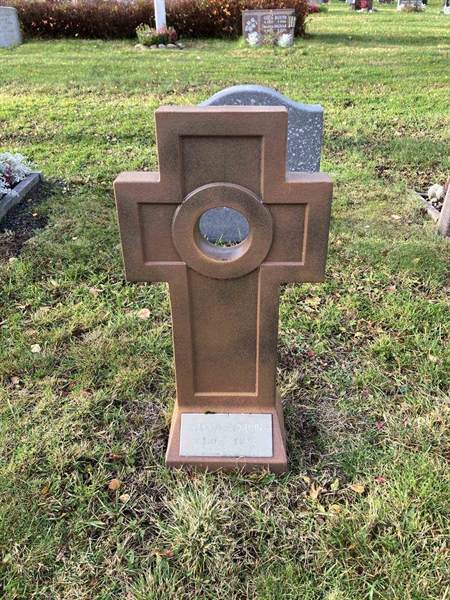 Grave number: 3 2102