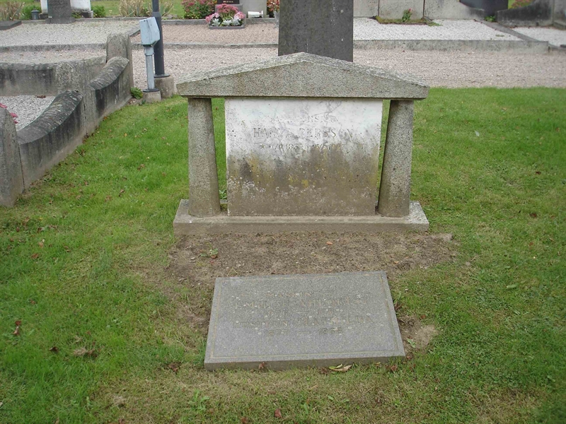 Grave number: HK A   116, 117