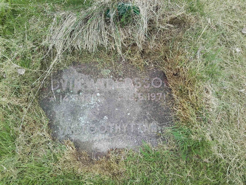 Grave number: KA 04   100