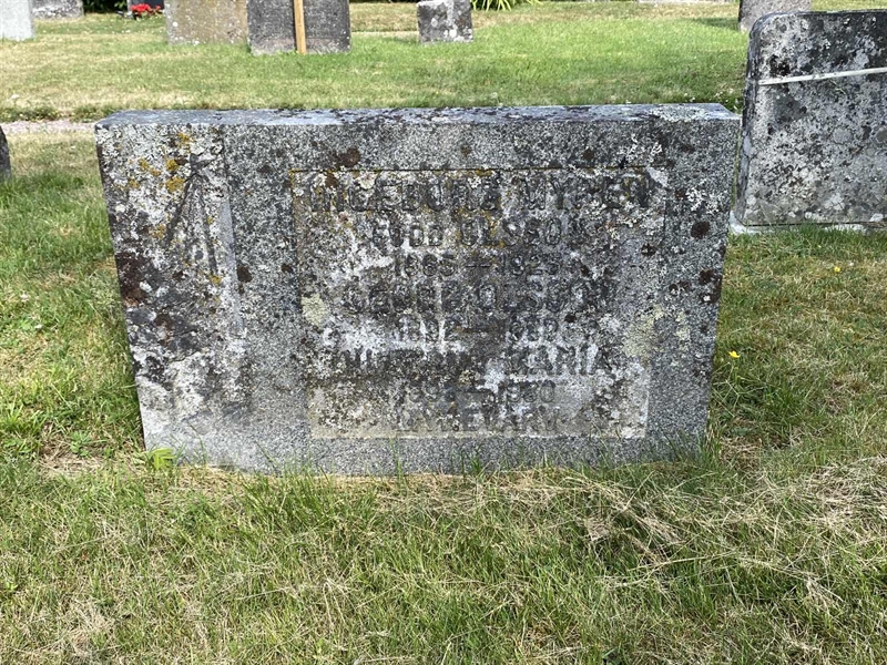 Grave number: 8 1 02   151a-b