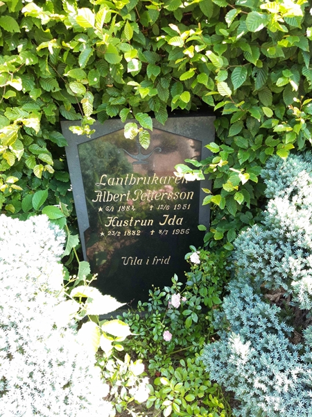Grave number: BNB 6B   275