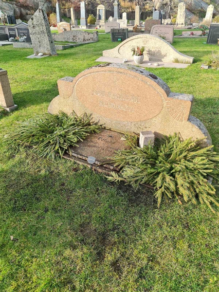 Grave number: F 03   140, 141