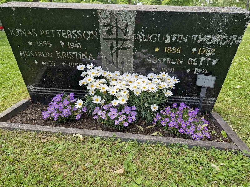 Grave number: GR JO   117