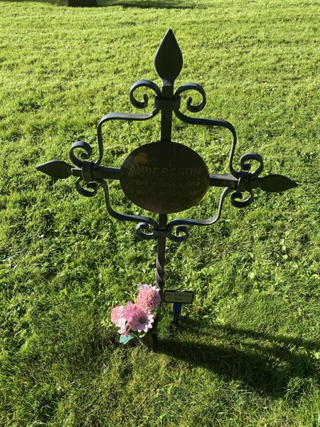 Hautatunnus: 2 F   623