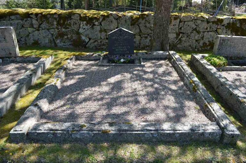 Grave number: JÄ 1     5-6