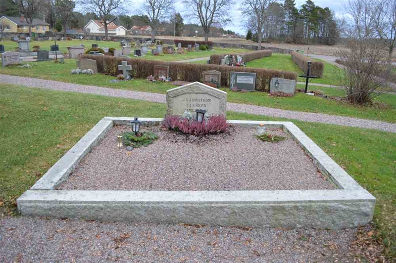 Grave number: VÄ 2   366-368