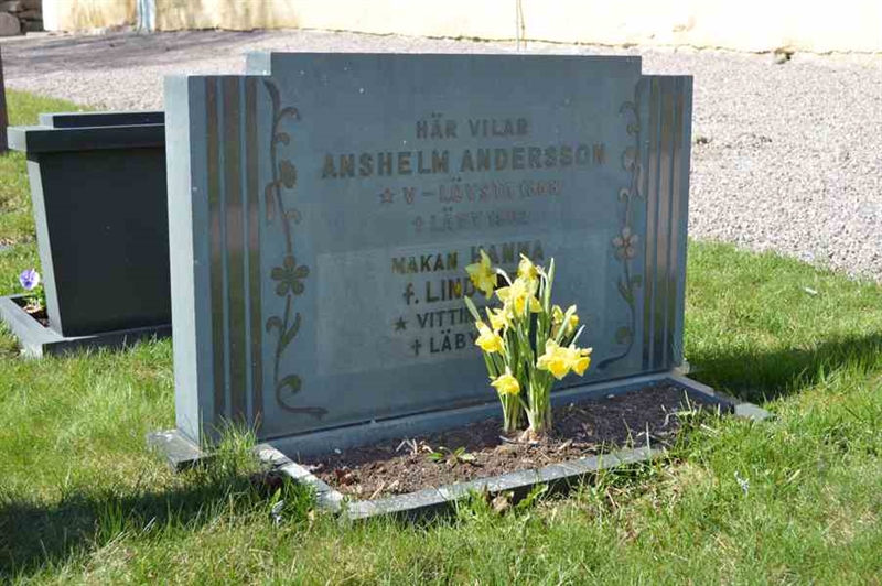 Grave number: LÄ 0   121-122