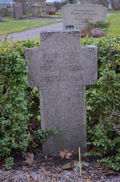 Grave number: VÄ 2   309-311