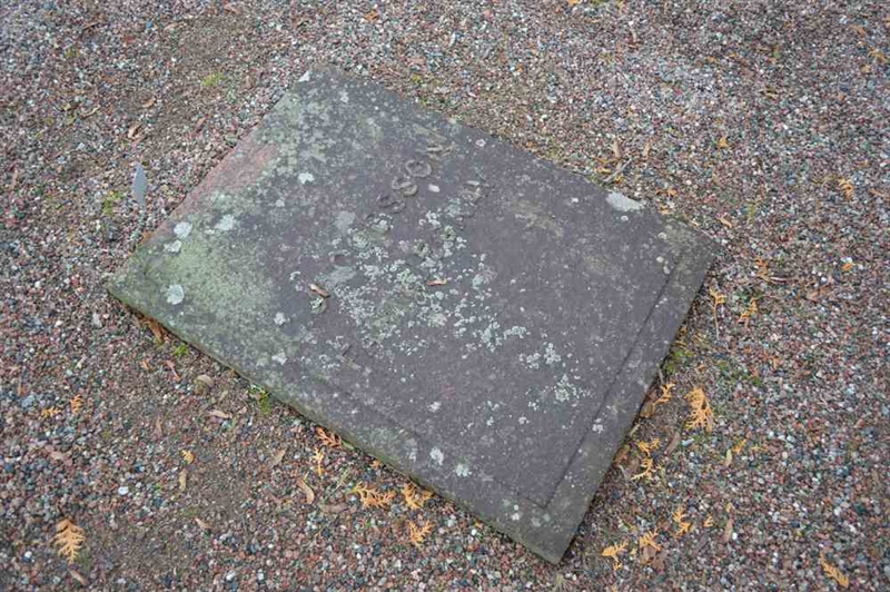 Grave number: VÄ 1    56-60