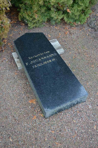 Grave number: VÄ 1   150-154