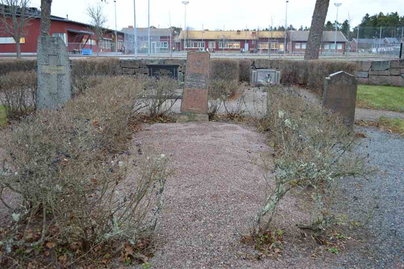 Grave number: VÄ 1   133-136