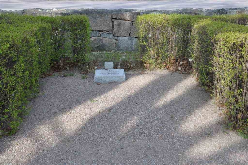 Grave number: VÄ 1    31-33