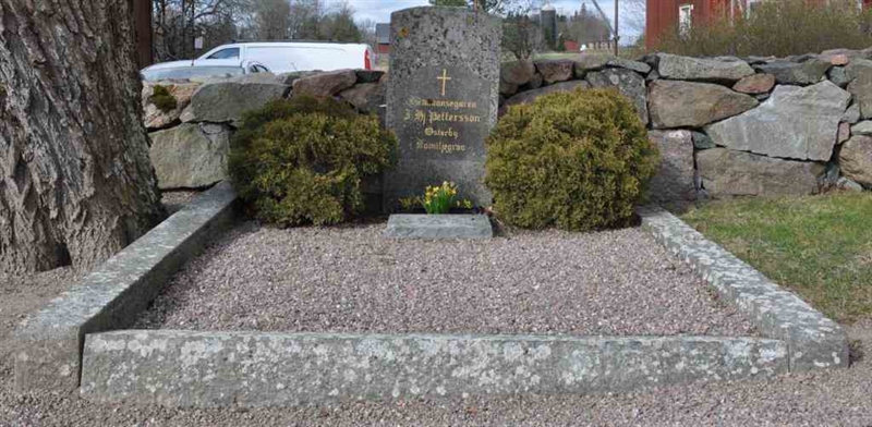 Grave number: LÄ 0 6-7