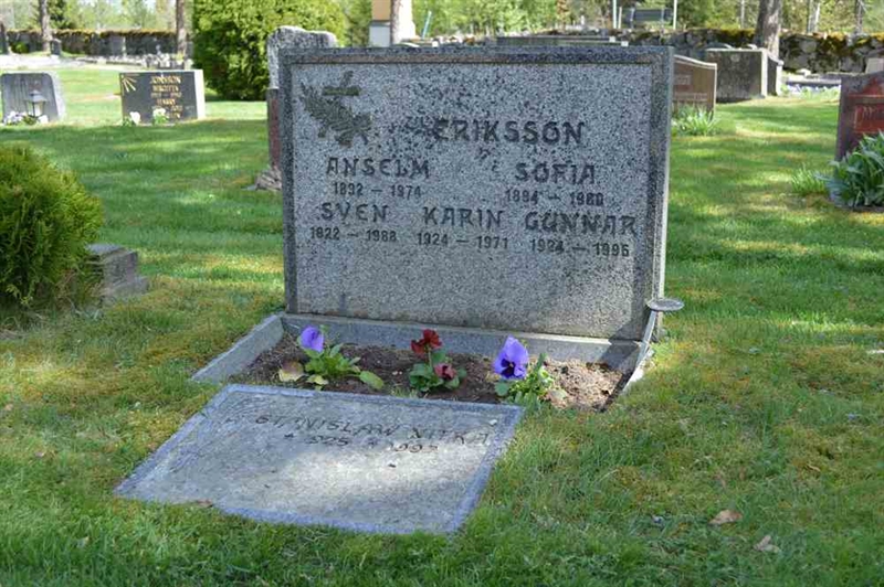 Grave number: JÄ 1   354