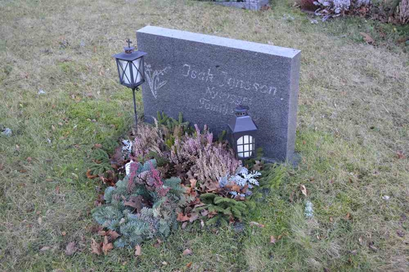 Grave number: VÄ 3   109-110