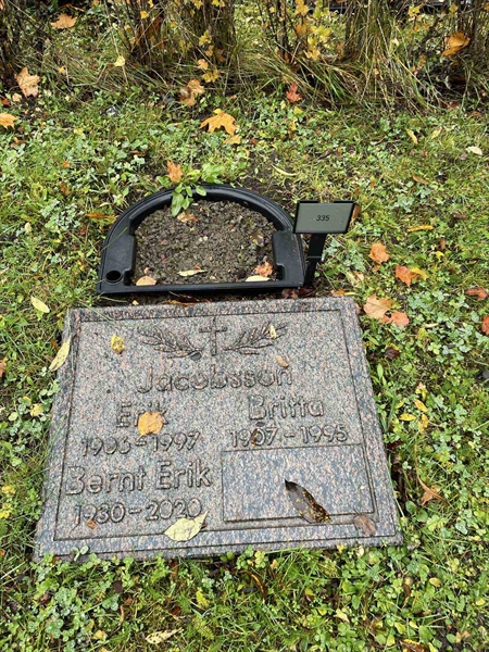 Grave number: 2   335