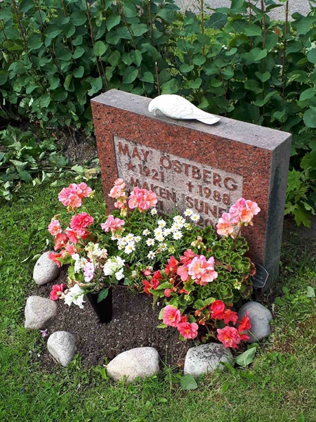 Hautatunnus: NK F C   106-107