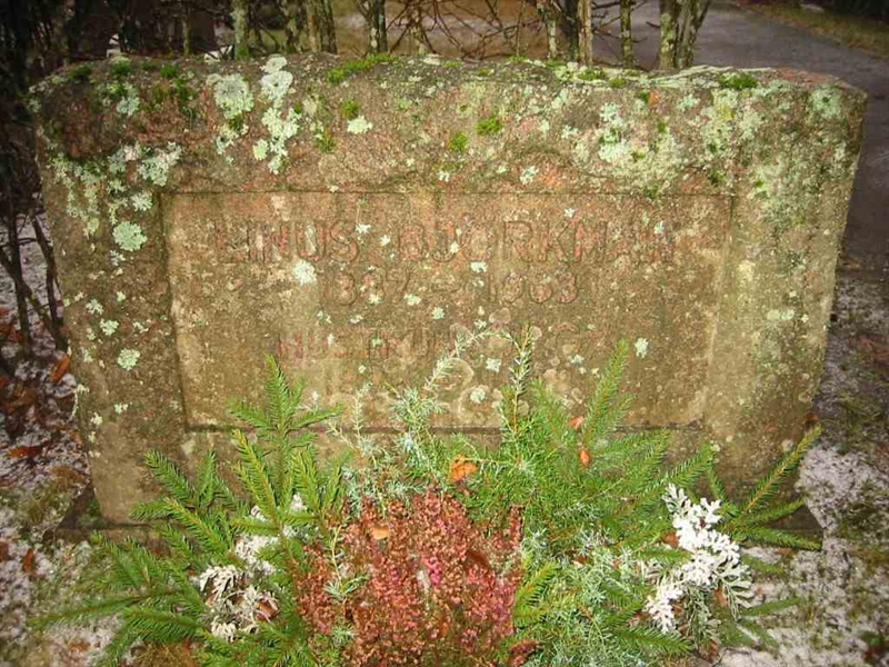 Grave number: KV 4     9-10